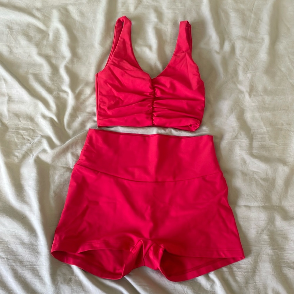 Skatie SET, Red athletic biker shorts & sports bra
